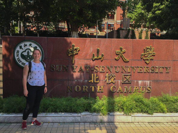 Paula tijdens een bezoek aan de medische campus van de universiteit in het nabijgelegen Guangzhou. Foto | Privé-archief Paula Bartelds