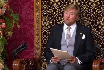 Koning Willem-Alexander leest de troonrede. Screenshot | HOP