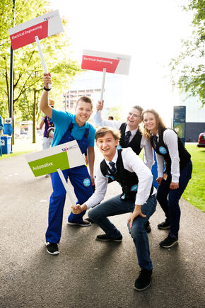 Electrical Engineers: unite! Foto | Bart van Overbeeke Electrical Engineers: unite! Foto | Bart van Overbeeke