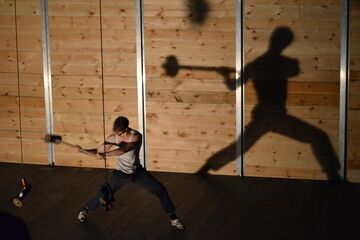Scène uit 'Man met de hamer'. Foto | Theatergroep WAK