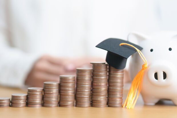 CBS: Fewer student loans, but higher amounts