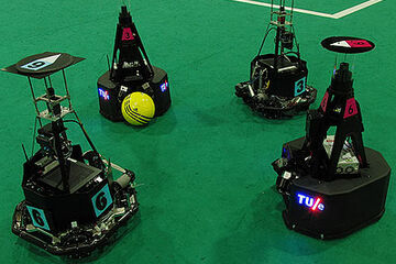 De voetbalrobots van Tech United in actie. Foto | Tech United