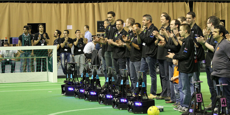 Team Tech United op de RoboCup in 2013.