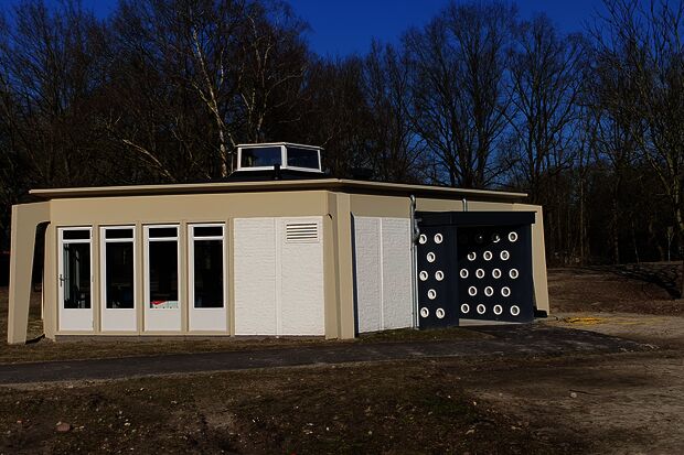 Drie paviljoentjes ingericht als tuinkamers