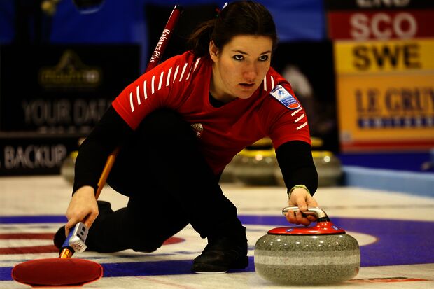 Vera plays 'chess on ice' with mathematical precision