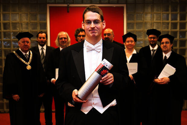 Cum laude for PhD in cryptography