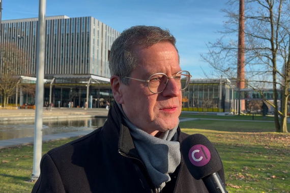 Cursor vroeg omstanders wat zij vonden van de nieuwe vredesvlag op campus.