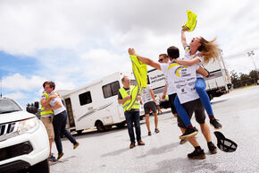 Ontlading bij het team bij aankomst in Adelaide. Foto | Bart van Overbeeke