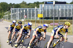 Wielrennen op de High Tech Campus. Foto | Bart van Overbeeke