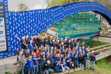 Een bierkrattenbrug van 26.69 m. Foto | Bart van Overbeeke