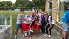 De Eindhovense voetbaldames. De Eindhovense voetbaldames.