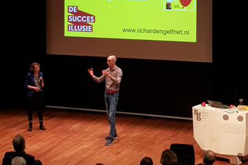 Richard Engelfriet giving his lecture in de Blauwe Zaal. Photo | Han Konings