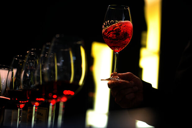 On its birthday, society teaches TU/e to drink wine