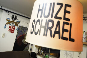 Aanschuiven bij Huize Schrael. Foto | Bart van Overbeeke