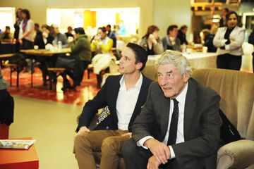 Lubbers voor het interview, met Rudy van Beurden. Foto l Bart van Overbeeke