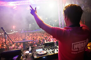 Party. Photo | Bart van Overbeeke