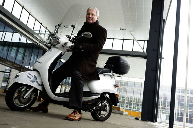 TU/e starts pilot with e-bikes en e-scooters for employees