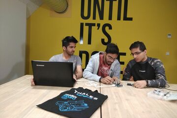 [Translate to English:] Team Geo: Jay Nagdeo, Aabharan Hemanth en Chinmay Gore.