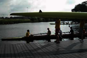 Roeien bij studentenroeivereniging Theta tijdens het sporttoernooi van de Intro 2012 (Technische Universiteit Eindhoven).