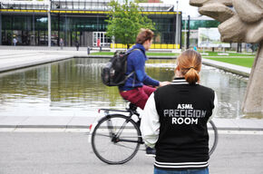 Esmee Huismans is 'campus promotor' voor ASML.