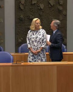 Minister Sigrid Kaag en president Arno Visser van de Algemene Rekenkamer. Foto | HOP