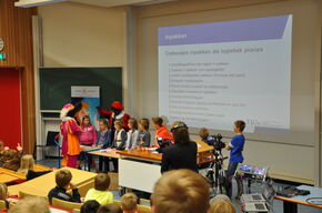 Kindercollege 'De logistiek van Sinterklaas' door prof.dr. Ton de Kok.