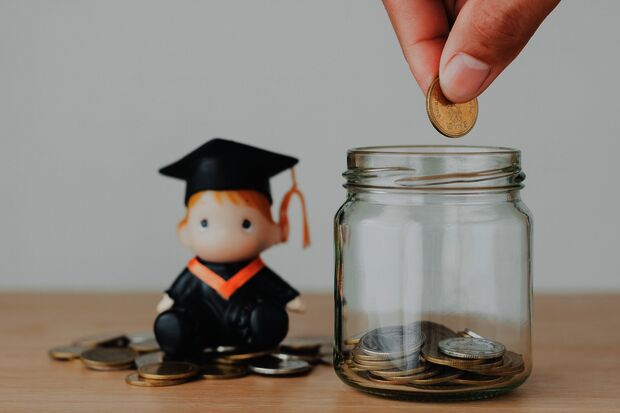 Aflos-blogger schreef zelfhulpboek over studieschuld