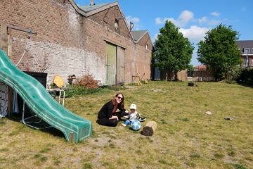 In de tuin van de naastgelegen sportschool. Foto | Privécollectie Federica Eduati