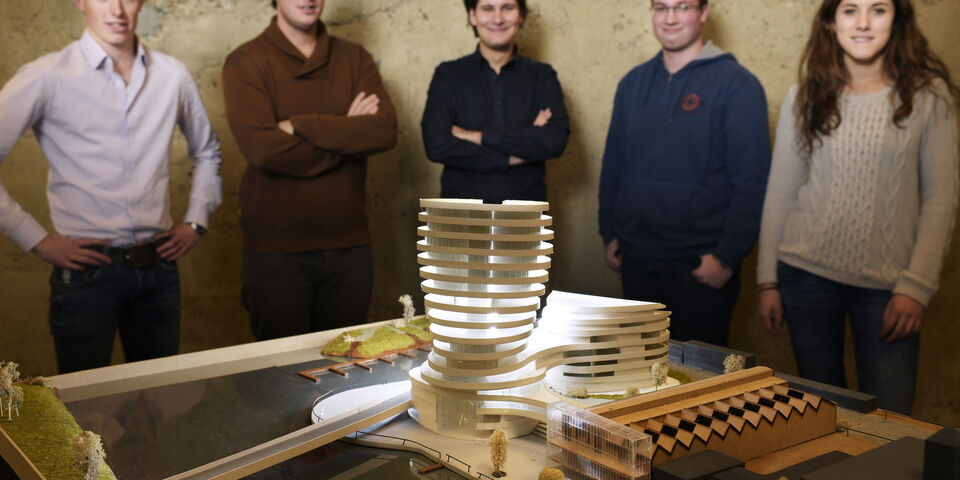 Sebastiaan Boer, Nick van Rouwendaal, Jerry Pollux, Jeroen Kuijstermans en Nadia van den Boogaard (vlnr). Foto | Bart van Overbeeke