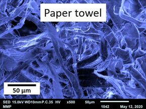 Electron microscope image. Blue: filaments in the material; black: pores in the material. Magnification: 500x. Photos | Machiel van Essen, Cees Weijers