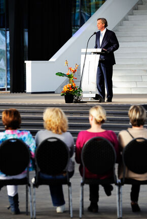 Arno Peels tijdens zijn toespraak bij de opening. Foto | Bart van Overbeeke