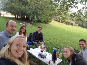 Amber (op de voorgrond) met collega’s tijdens de ‘domibo’. Amber (op de voorgrond) met collega’s tijdens de ‘domibo’.