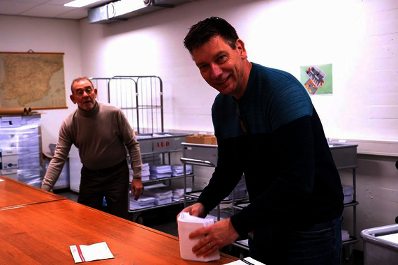 Long days and hard work: that's what exam periods mean for exam coordinator Ron Tempelaars. Together with two head examiners, he manages to keep everything running smoothly behind the scenes.