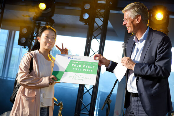 Winnen met een drijvende boerderij. Foto | Bart van Overbeeke