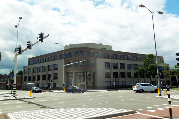 Student flats in office building Mauritsstraat