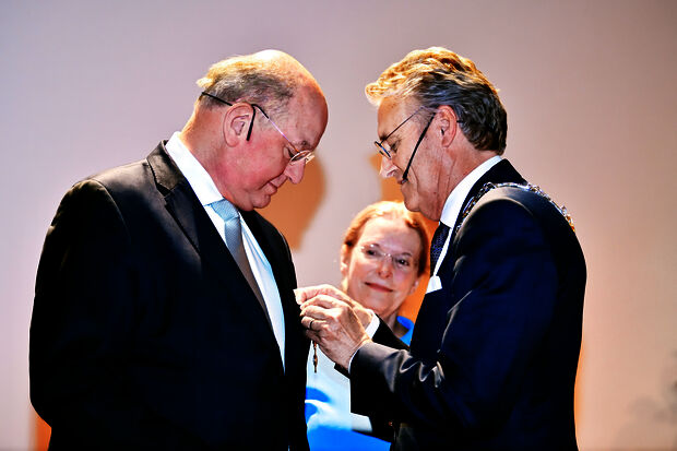 TU/e Board President Mengelers receives order of chivalry upon his departure