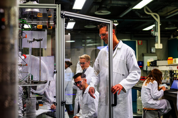 Practical class Process Technology makes chemistry tangible