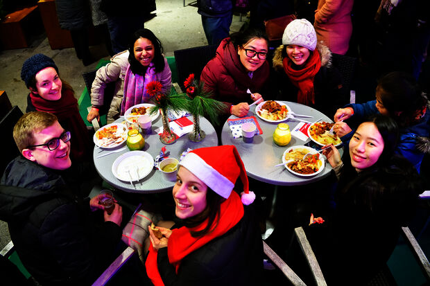 Plugged, Borrel XL and gift shop at TU/e Christmas market
