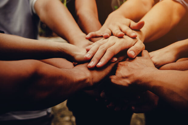 ‘Student teams must solve recruitment problems together’