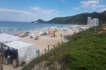 Praia Mole, een van de beroemdste stranden op  Florianópolis.