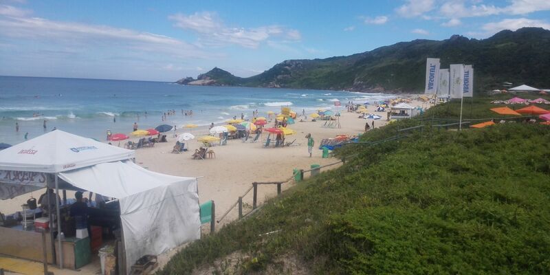 Praia Mole, een van de beroemdste stranden op  Florianópolis.