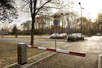 Parkeerterrein aan de Celebeslaan. Foto | Bart van Overbeeke