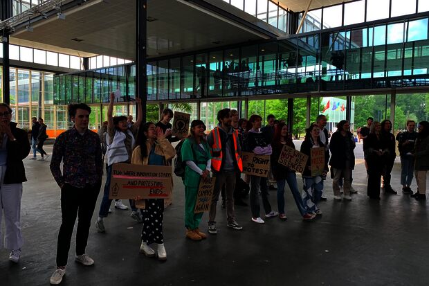 Protesters gather on TU/e campus to express their right to demonstrate