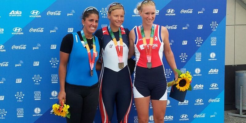 Bouwkundestudente Lisa Scheenaard (rechts op de foto) wint zilver.