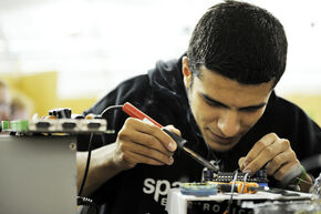 Demonstraties en reparaties op woensdag. Foto l Bart van Overbeeke