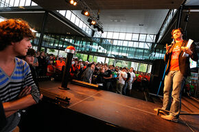 Lieven Scheire als quizmaster. Foto | Bart van Overbeeke