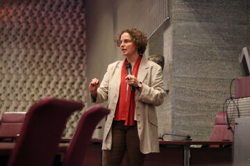 Caroline Hummels presenteert Design for Politics.