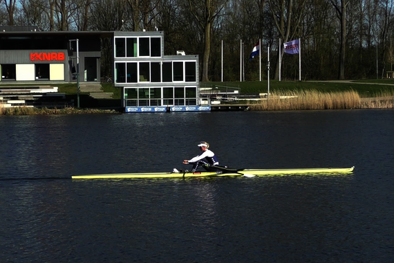 Lonely training on the Bosbaan. Video | Freek Robbers