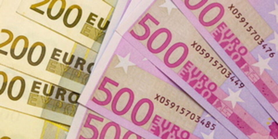 Collegegeld bij meer dan een jaar vertraging is 1.713 plus 3.063 euro.