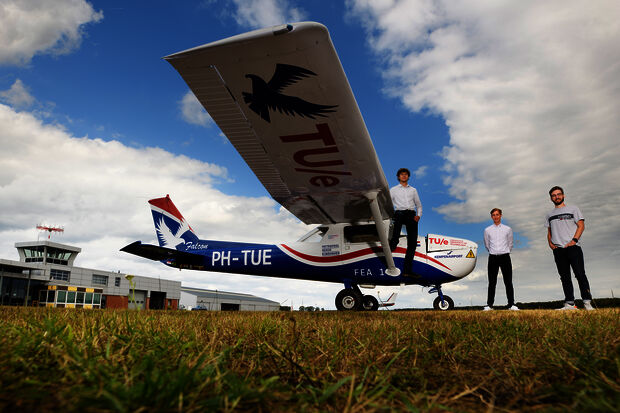 Learning to fly in a battery-powered plane